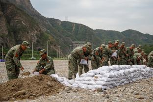 乔治谈追梦锁喉事件：他坏规矩了 这种事只能拉自己的队友